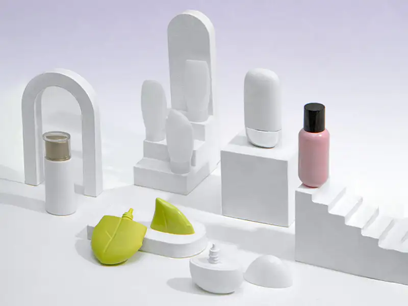 The-Advantages-tottles-packaging_800x600_q60 - Cahaya Jakarta Packaging Abstract white display with cosmetic bottles, arches, and lime-green leaves on stepped platforms.